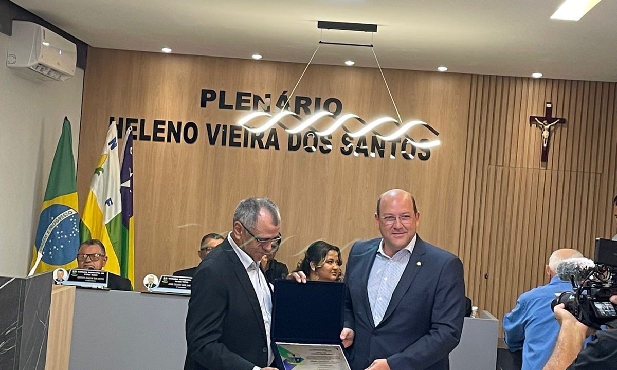 André Moura recebe título de Cidadão Feiranovense em reconhecimento aos serviços prestados ao município