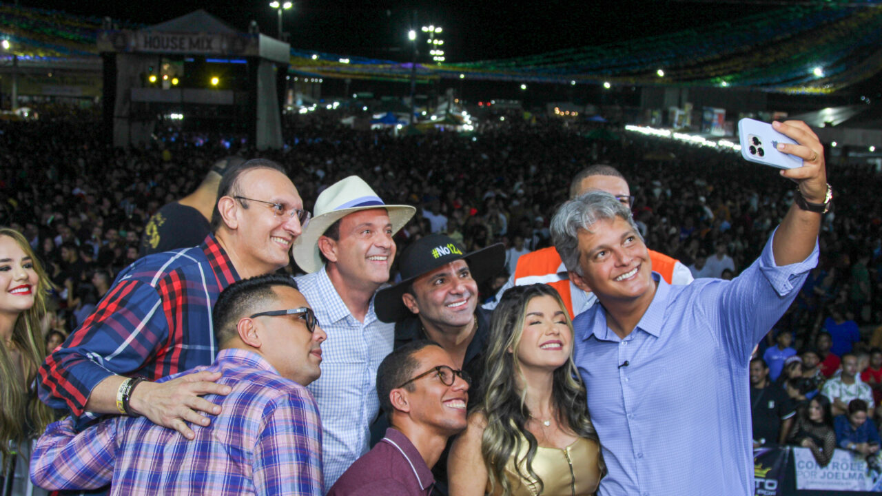 André Moura prestigia Forró Siri ao lado de lideranças e Arena Siri lota 