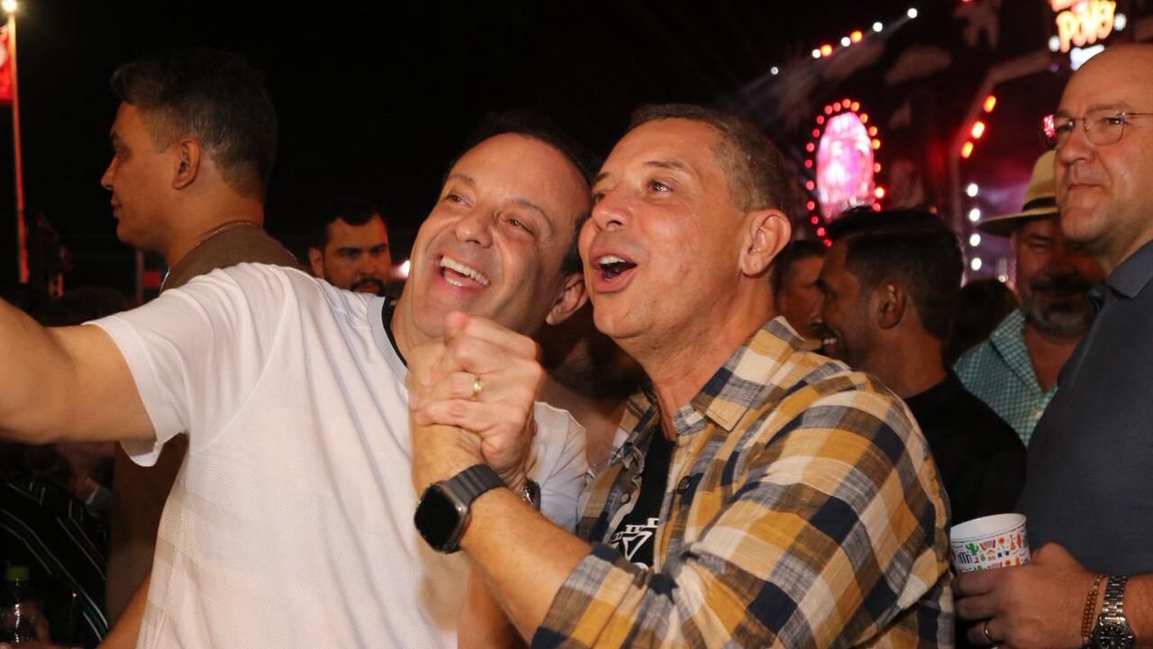 André Moura mostra força política na abertura do Arraiá do Povo e Vila do Forró ao lado do governador Fábio Mitidieri