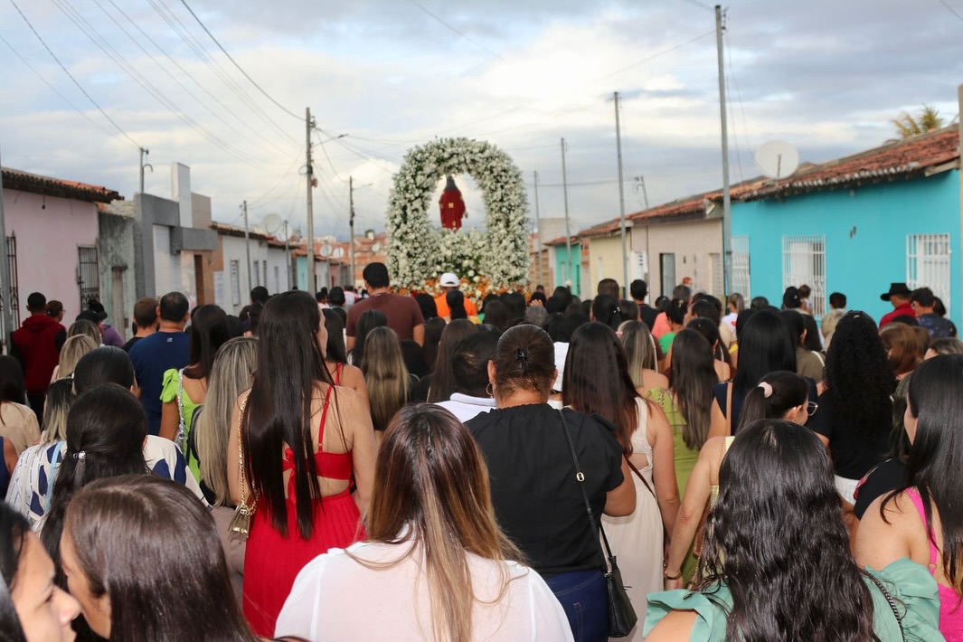 André Moura participa da procissão em homenagem ao Sagrado Coração de Jesus em Monte Alegre