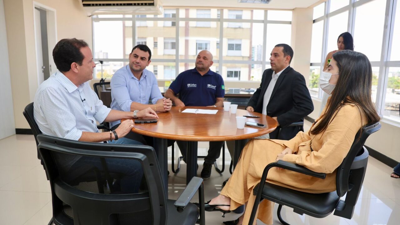 André e Yandra Moura discutem tramitação do piso salarial e 30 horas da enfermagem com o presidente do Coren-SE