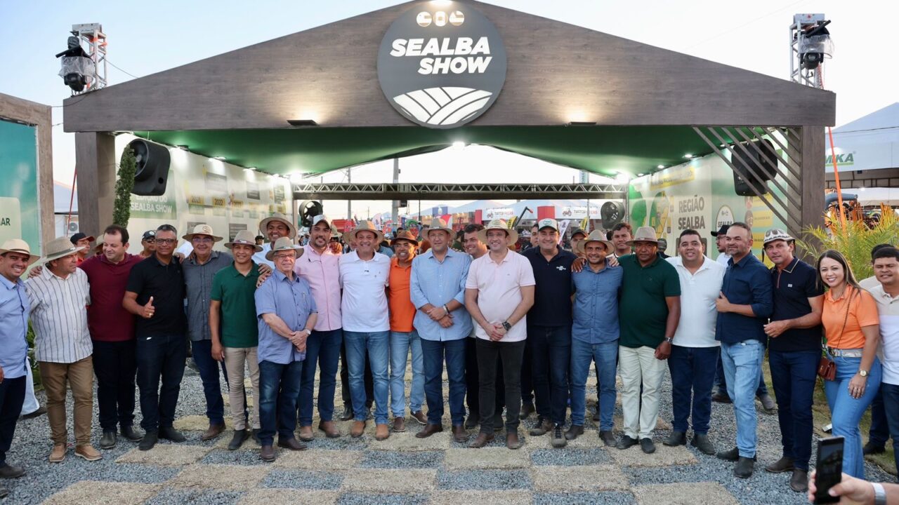 Com prestígio em alta e acompanhado de cerca de 20 prefeitos, André Moura marca presença no Sealba Show