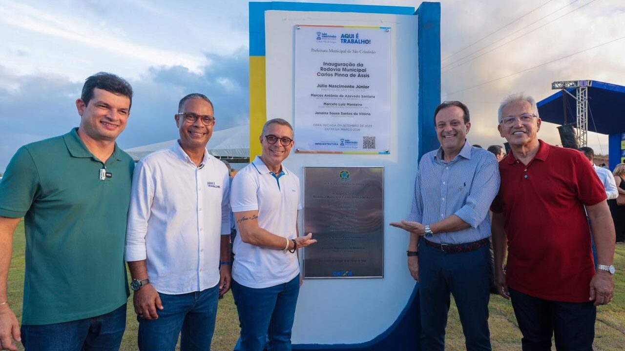 André Moura acompanha entrega da rodovia Carlos Pinna de Assis, em São Cristóvão