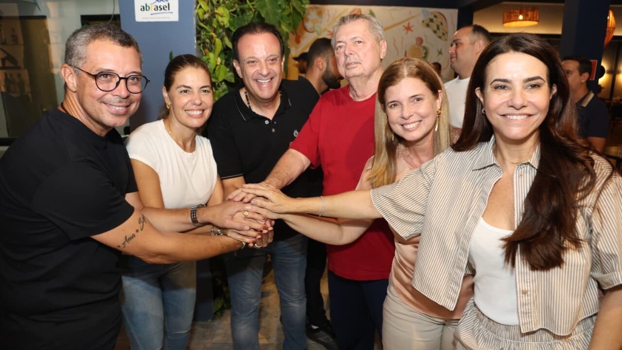 “Se a gente quer continuar avançando, é com o André e com o Fábio”, afirma Mitidieri em recepção histórica a André Moura