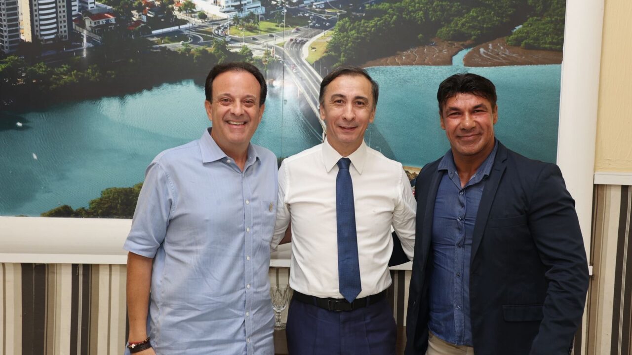 André Moura recebe apoio de líderes evangélicos em encontro na Igreja Mundial do Poder de Deus