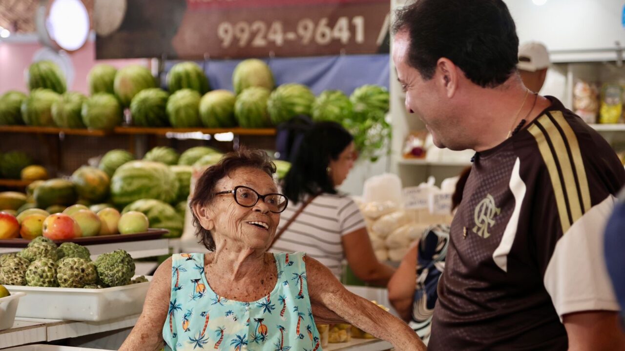 Pré-candidato ao Senado, André Moura toma café com vereadores de Aracaju e do interior