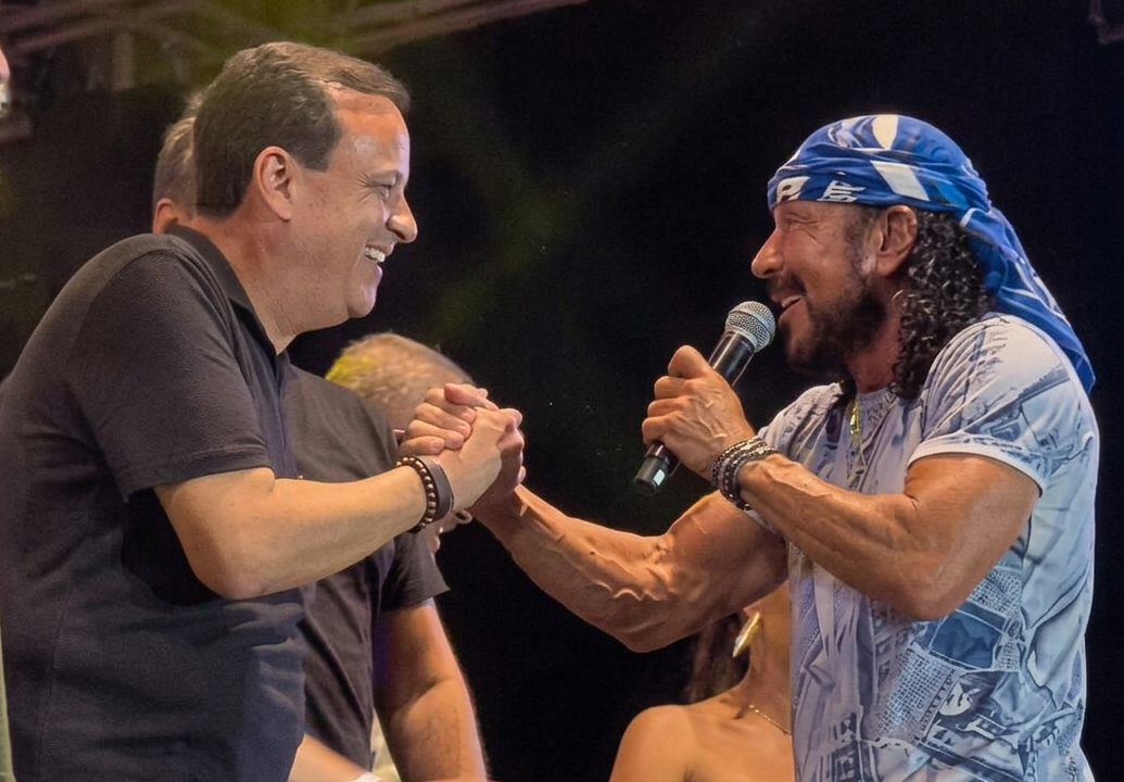 “Chicleteiro” de carteirinha, André Moura vai ao palco com Bell Marques em Estância