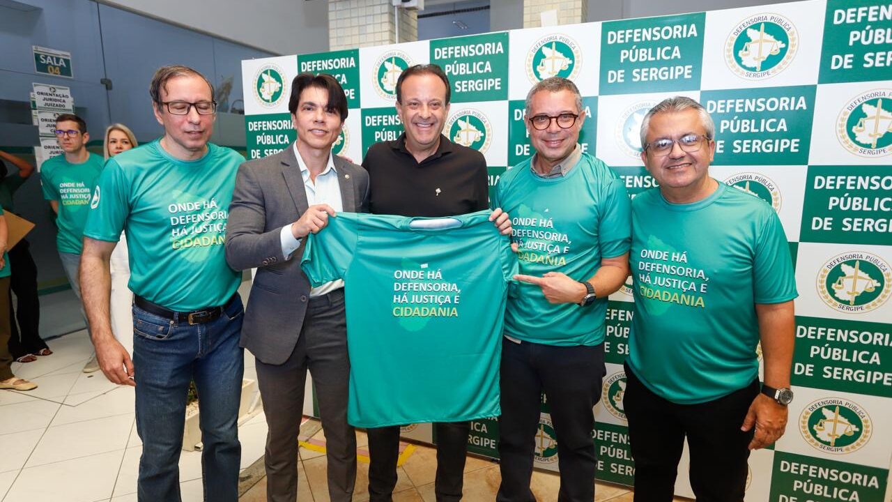 André Moura acompanha governador Mitidieri em Mutirão da Cidadania da Defensoria Pública em Aracaju