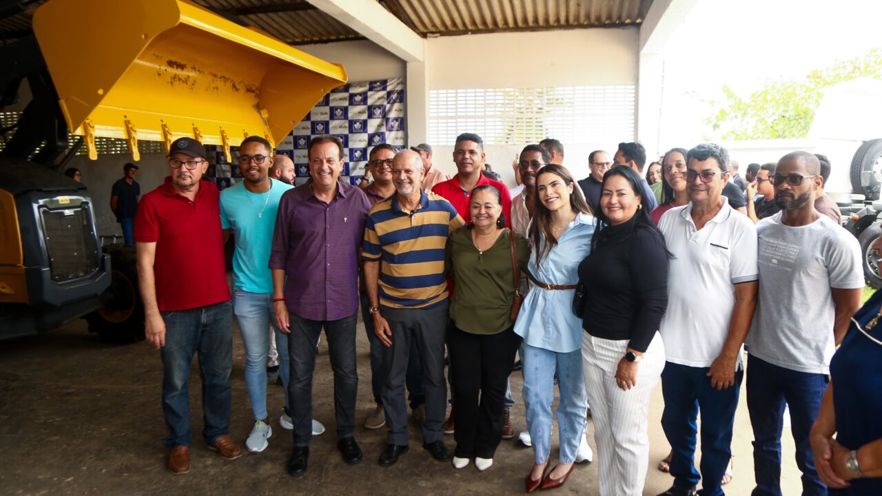André Moura acompanha entrega de maquinário do DNOCS para 13 municípios sergipanos