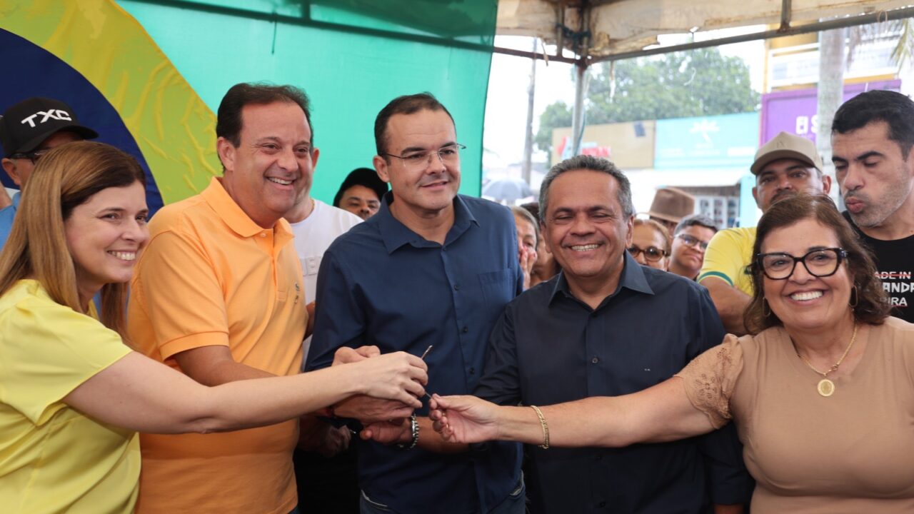 Em Carira, André Moura reforça compromisso com o homem do campo e entrega nova patrol